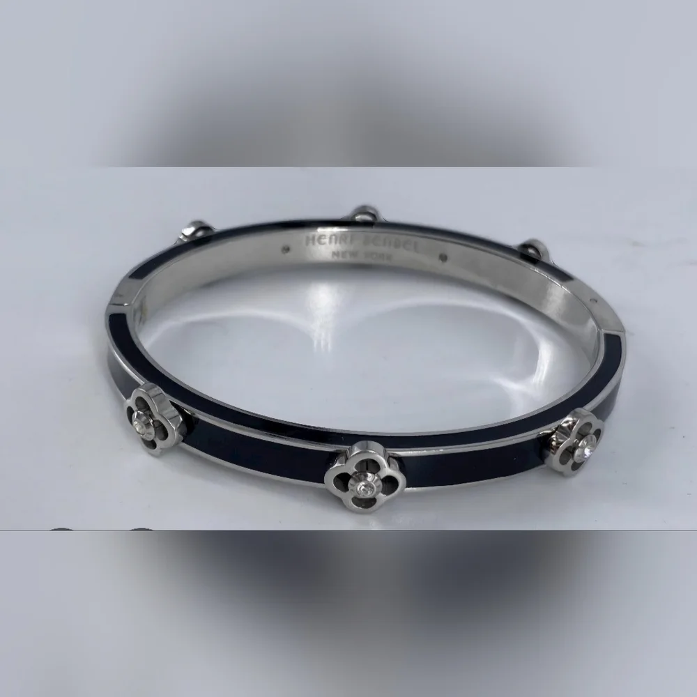 Henri Bendel Black & Silver Clover Bangle Bracelet - Picture 2 of 4
